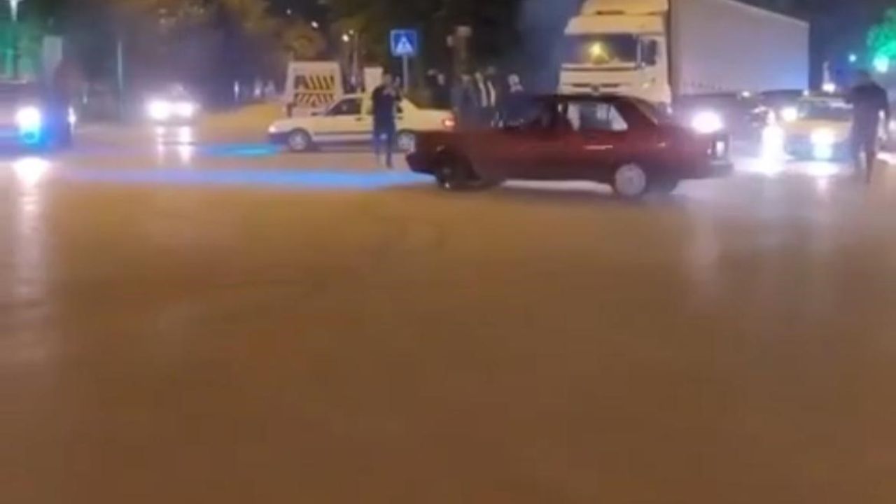 Bursa’daki trafik magandası kamerada... Kimseye aldırış etmeden drift attı