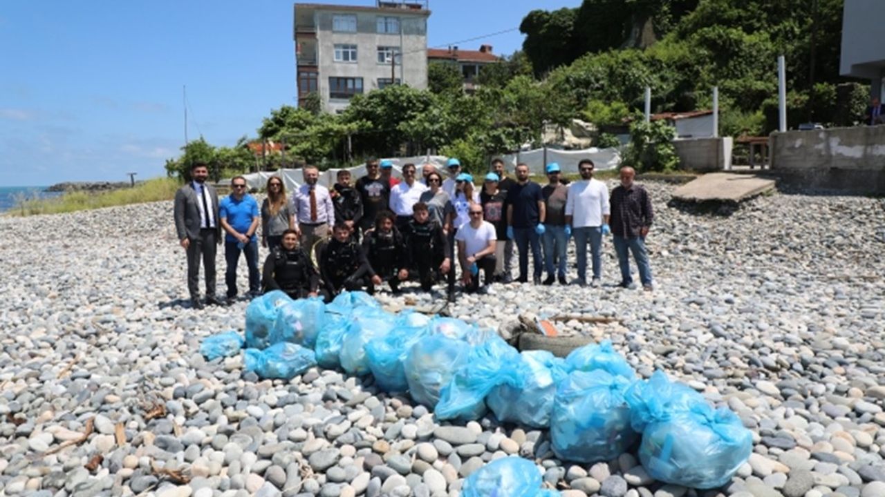 Rize'de  Yapılan Deniz Dibi ve Kıyı Temizliğinde 150 Kilogram Atık Toplandı