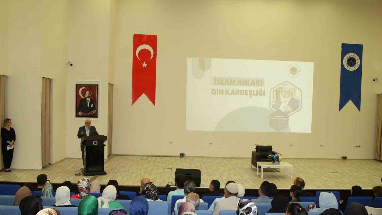 Batman Üniversitesinde ‘İslam Ahlakı Din Kardeşliği’ konferansı