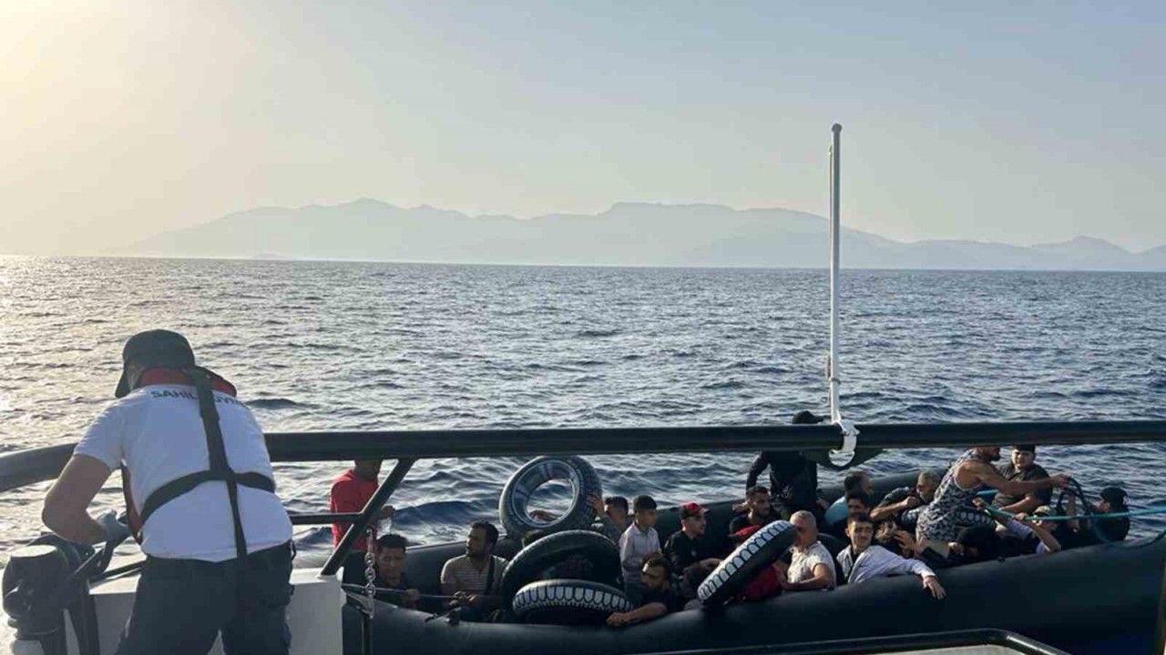 Datça’da Yunanistan’ın geri ittiği 29 göçmen kurtarıldı