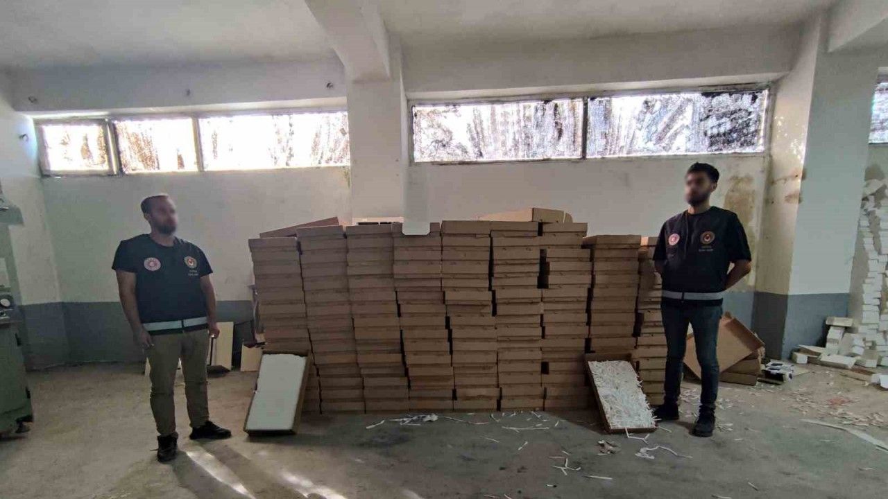 Gümrük Muhafaza ekipleri tütün kaçakçılığı operasyonunda 60 milyon 562 bin lira değerinde kaçak malzeme ele geçirdi