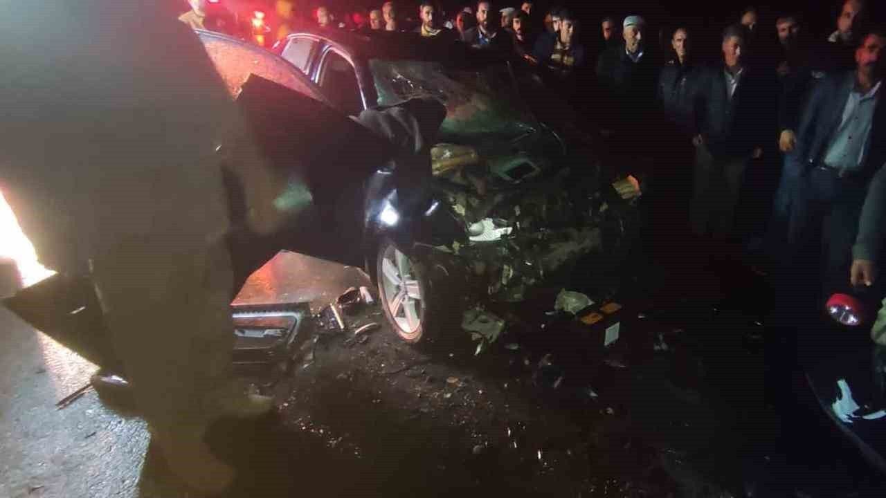 Bitlis-Muş karayolunda iki otomobil çarpıştı: 2 ölü, 3 yaralı