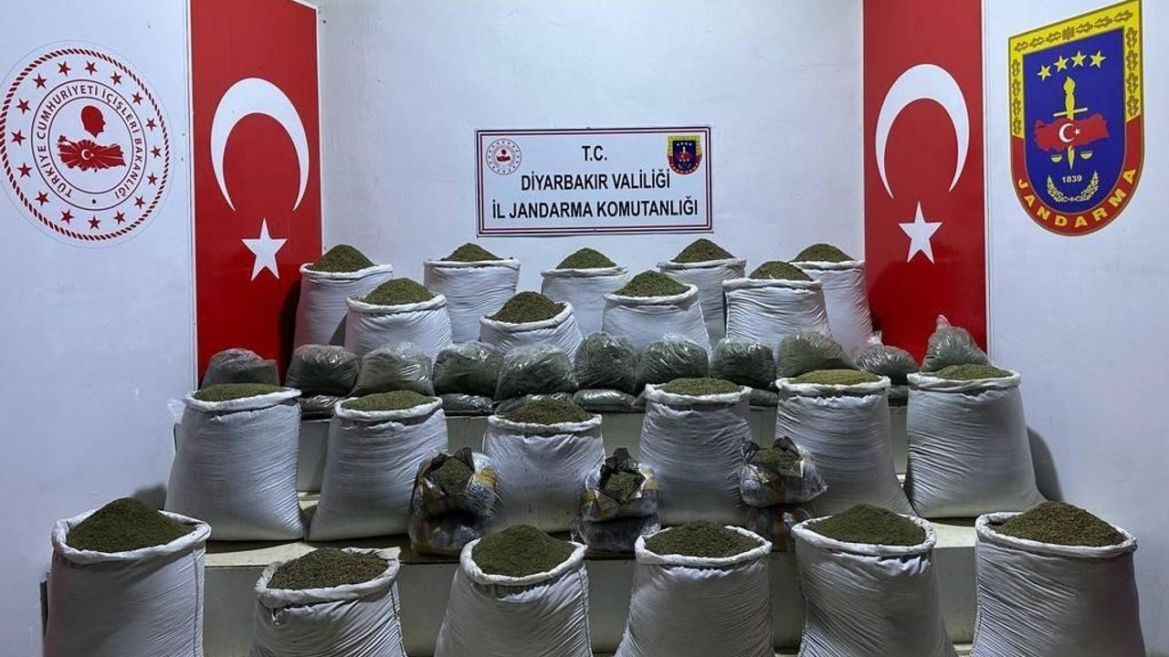 Diyarbakır’ın 3 ilçesinde 1 ton 23 kilo esrar ele geçirildi