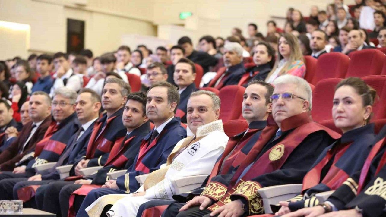 ERÜ’de tıp öğrenimine başlayan öğrenciler törenle önlük giydi