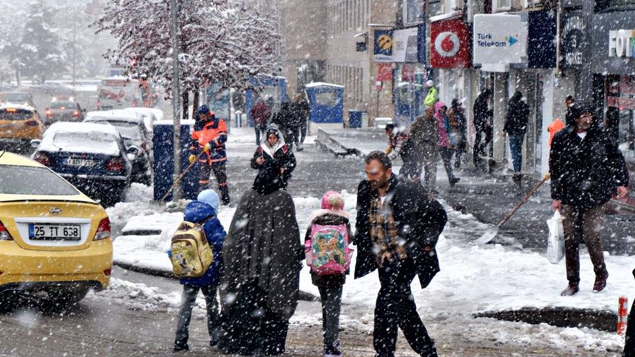 Erzurum’da İlçelerde Eğitime Kar Engeli