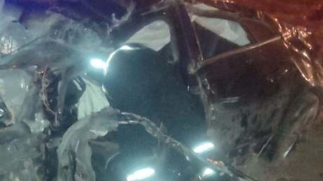 Mardin’de sürücü hurdaya dönen otomobilde hayatını kaybetti