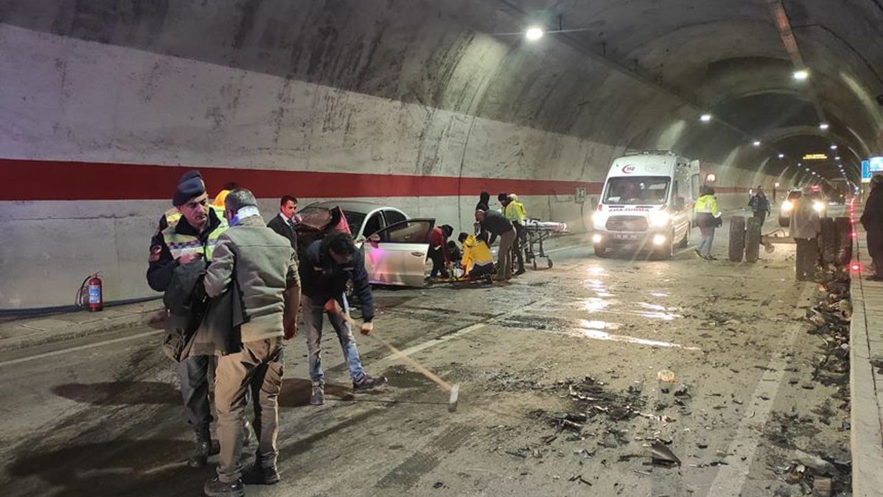 Rize'de Ovit Tüneli'ndeki Trafik Kazasında 3 Kişi Yaralandı