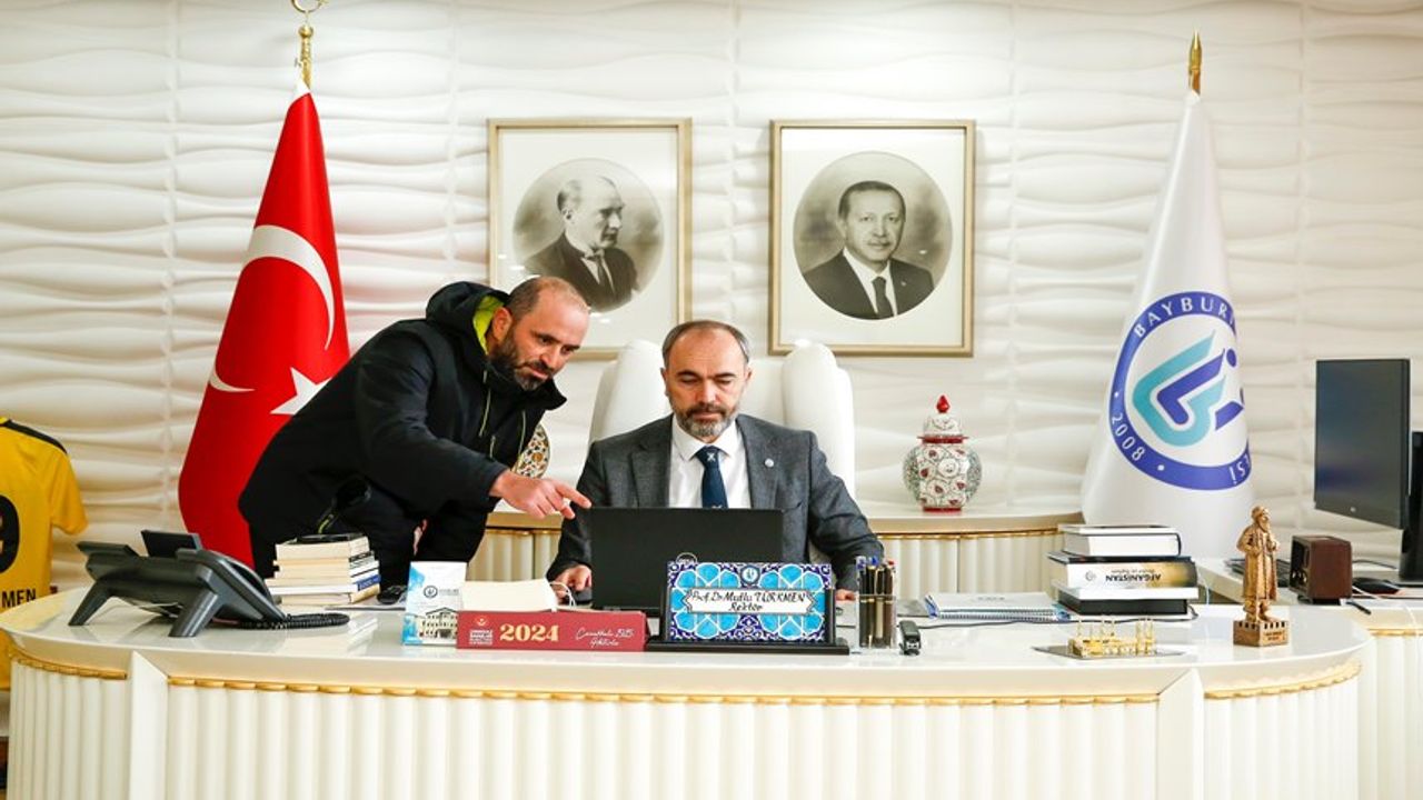 Bayburt Üniversitesi Rektörü Türkmen, 'Yılın Kareleri' Oylamasına Katıldı