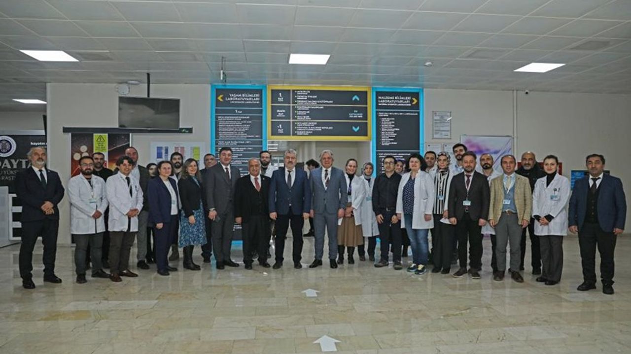 Bakan Yardımcısı Dönmez, Atatürk Üniversitesi'ni Ziyaret Etti