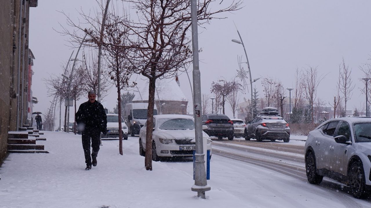 Erzurum’da Kar Yağışı Etkili Oluyor, 144 Köye Kar Nedeniyle Ulaşım Sağlanamıyor