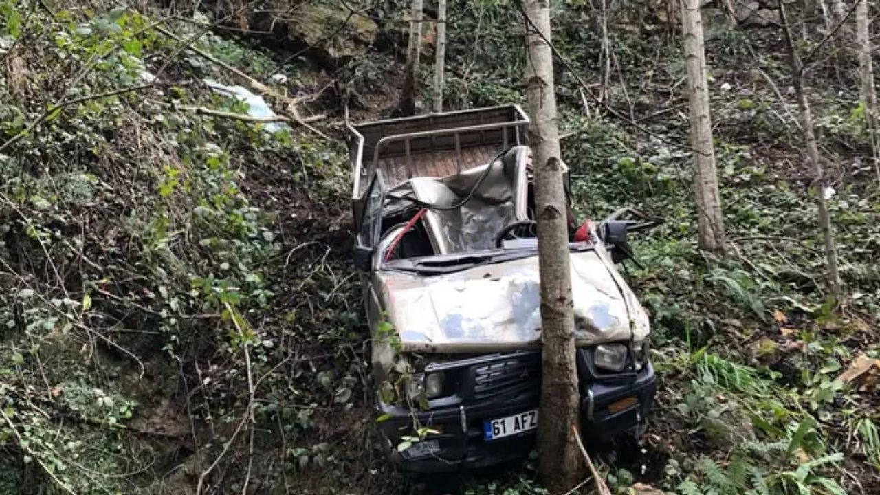 Trabzon'da Üzerine Kaya Parçası Düşen Kamyonet Şarampole Yuvarlandı: 1 Ölü