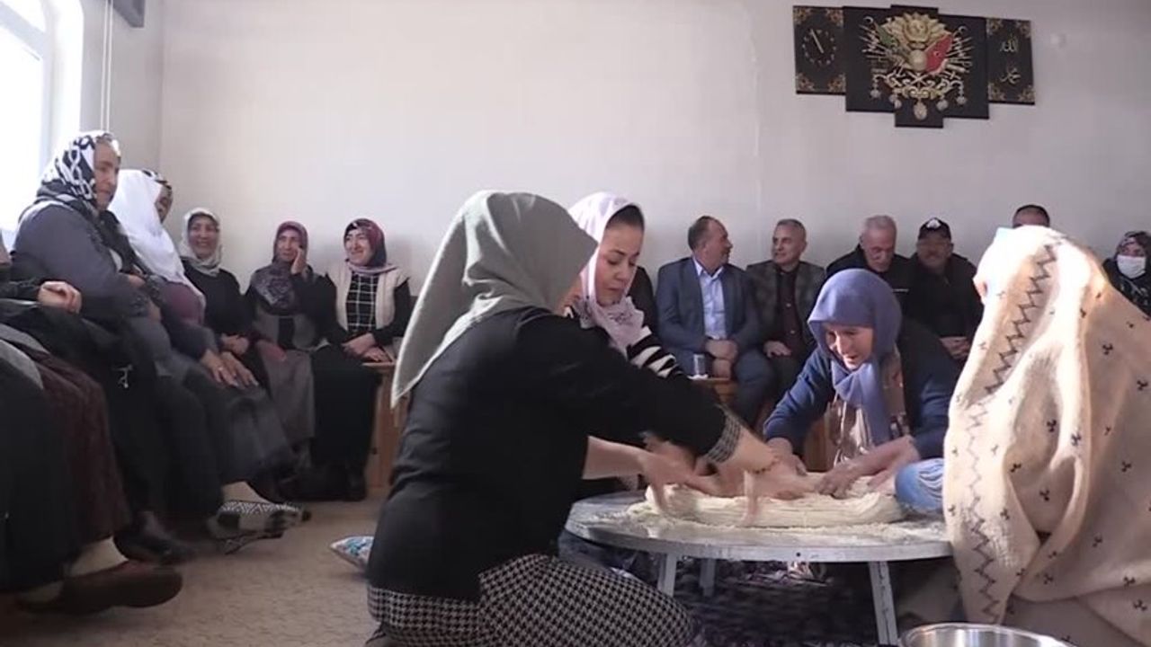 Bayburt'ta Asırlık 'Tel Helvası' Geleneği Yaşatılıyor