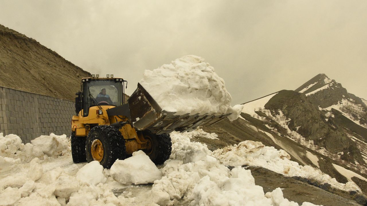 Bitlis'te karla mücadele bitti; 25 milyon TL harcandı