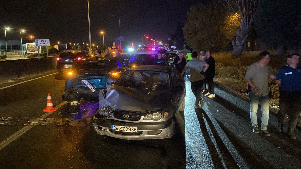 Polisten kaçıp kaza yapan otomobilde 9 kaçak göçmen ve 2 organizatör yakalandı