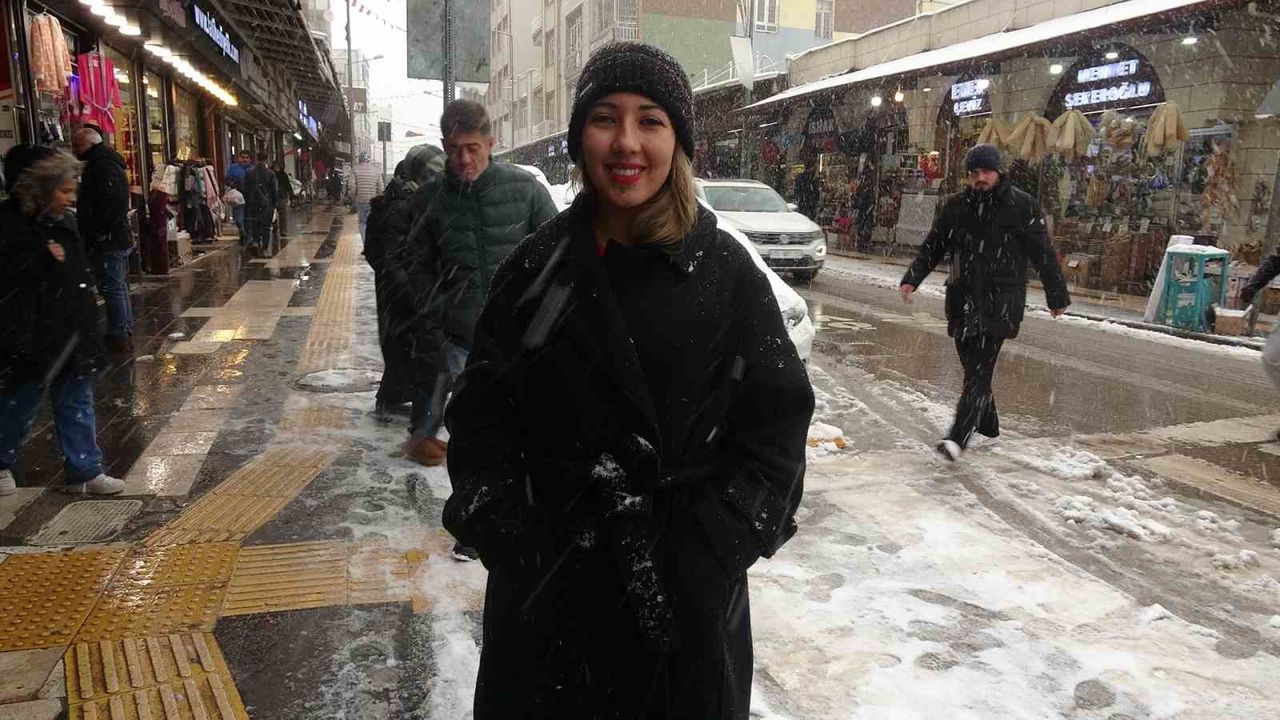 Kilis'te kar yağışı etkili oluyor