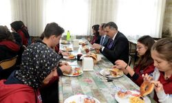 Vali Çiftçi Öğrencilerle Sabah Kahvaltısında Buluştu