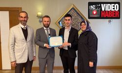 Türkiye’nin İlk Otizmli Resim İş Öğretmeni Diplomasını Aldı