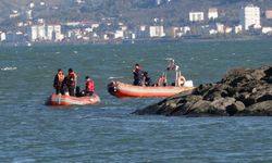 Trabzon'un Beşikdüzü İlçesinde Denizde Kaybolan 2 Öğrenciden Birinin Cansız Bedeni Bulundu