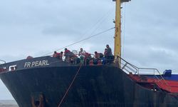 Hopa’da  Karaya Oturan Kuru Yük Gemisindeki Personeli Tahliye Etmek için Çalışma Başlatıldı