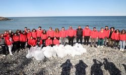 Rize'de Kıyı Temizliğinde 200 Kilo Atık Toplandı