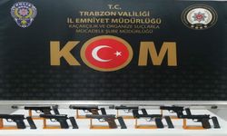 Trabzon'da Durdurulan Araçtan 9 Tabanca Çıktı
