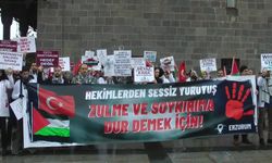 Erzurum'da Doktorlar Gazze için Sessiz Yürüyüş Gerçekleştirdi