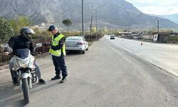 Amasya’da jandarmadan trafik denetimi: Bir ayda 138 araç ve 28 sürücü trafikten men edildi