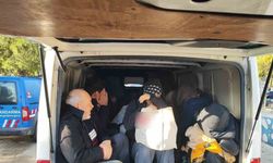 Ayvacık’ta 18 kaçak göçmen ile 3 organizatör yakalandı