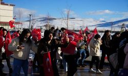 Bayburt Üniversitesi Öğrencilerinden Şehitlere Dualarla Anma Yürüyüşü