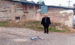 Hayırlı Evlat Her Gün 92 Yaşındaki Annesini Köydeki Evine Götürüyor