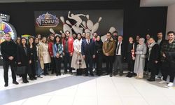 DPÜ Rektörü Kızıltoprak ve öğrenciler, "Aybüke: Öğretmen Oldum Ben" filminde