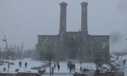 Erzurum'da Kar Etkili Oluyor