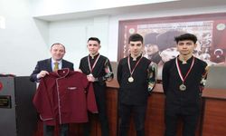 Erzurum'da Aşçılık Öğrencileri 3 Madalya ile Döndü