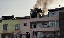 Trabzon'da Binanın Çatı Katında Yangın
