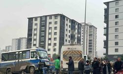 Öğrenci servisi ile yolcu minibüsü çarpıştı: 6 yaralı