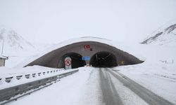 Ovit Tüneli Kar ve Tipi Sonrası Ulaşıma Açıldı: Rize-Erzurum Yolu Yeniden Açık