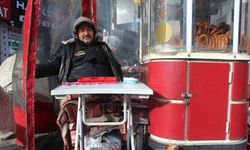 Soğukta satış yapmak zorunda kalan simitçi esnafı, ekmek büfesi gibi kapalı alan istiyor