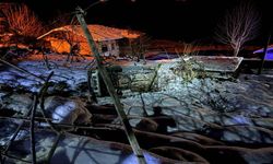 Rize'de Buzlanmadan Dolayı Araç Çay Bahçesine Yuvarlandı:1 Ölü