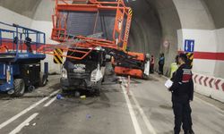 Artvin’de Yolcu Minibüsü Tünel İçinde Kaza Yaptı: 7 Yaralı
