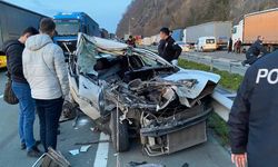 Artvin’de Otomobil Duran Tıra Arkadan Çarptı: 1 Yaralı
