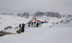 Çengel Boynuzlu Dağ Keçileri İçin Kaçkarlar'a Helikopterle Yem Taşındı
