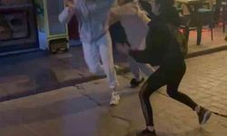 Taksim’de sevgilisini başkasıyla yakalayan kadın ortalığı birbirine kattı: Kavgaya erkekler müdahale etti
