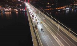 15 Temmuz Şehitler Köprüsü’nde bir aracın lastiği patladı: Kilometrelerce araç kuyruğu havadan görüntülendi