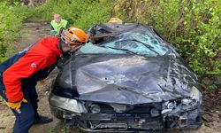 Rize’de Otomobil 25 Metrelik Uçuruma Yuvarlandı: 1 Ölü, 1 Yaralı