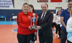 Futsal kadınlarda Gümüşhane şampiyon