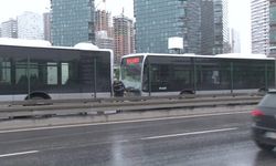 Kadıköy Fikirtepe’de 2 metrobüs kaza yaptı