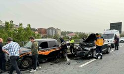 Rize'de Lüks Otomobil Yol Kenarında Arıza Yapan Araca Çarptı