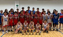 Sanko Okulları Basketbol Takımlarının Şampiyonluk Sevinci