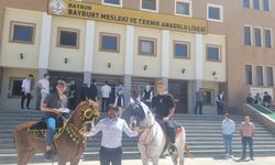 Bayburt'ta Cirit Atı Üzerinde Karne Sevinci