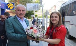 Avrupa Şampiyonu Milli Güreşçi Beyzanur Akkuş, Bayburt Belediyesini Ziyaret Etti